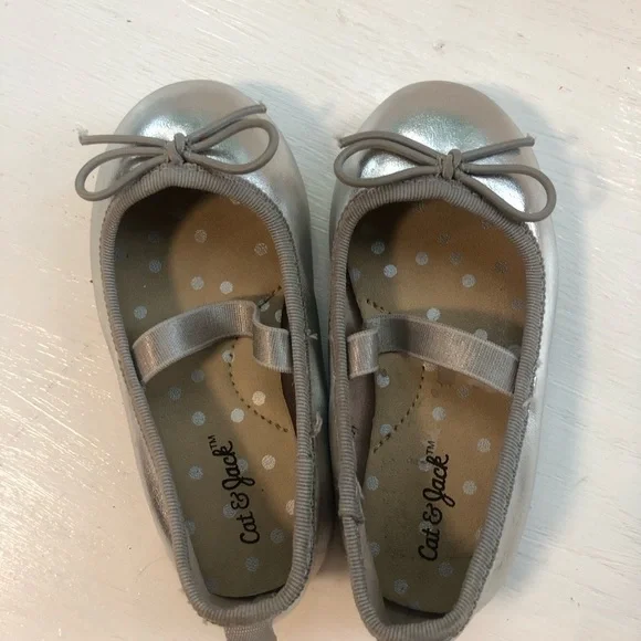 Cat and Jack silver slip on ballet flats size 5 toddler girl - Picture 2 of 5